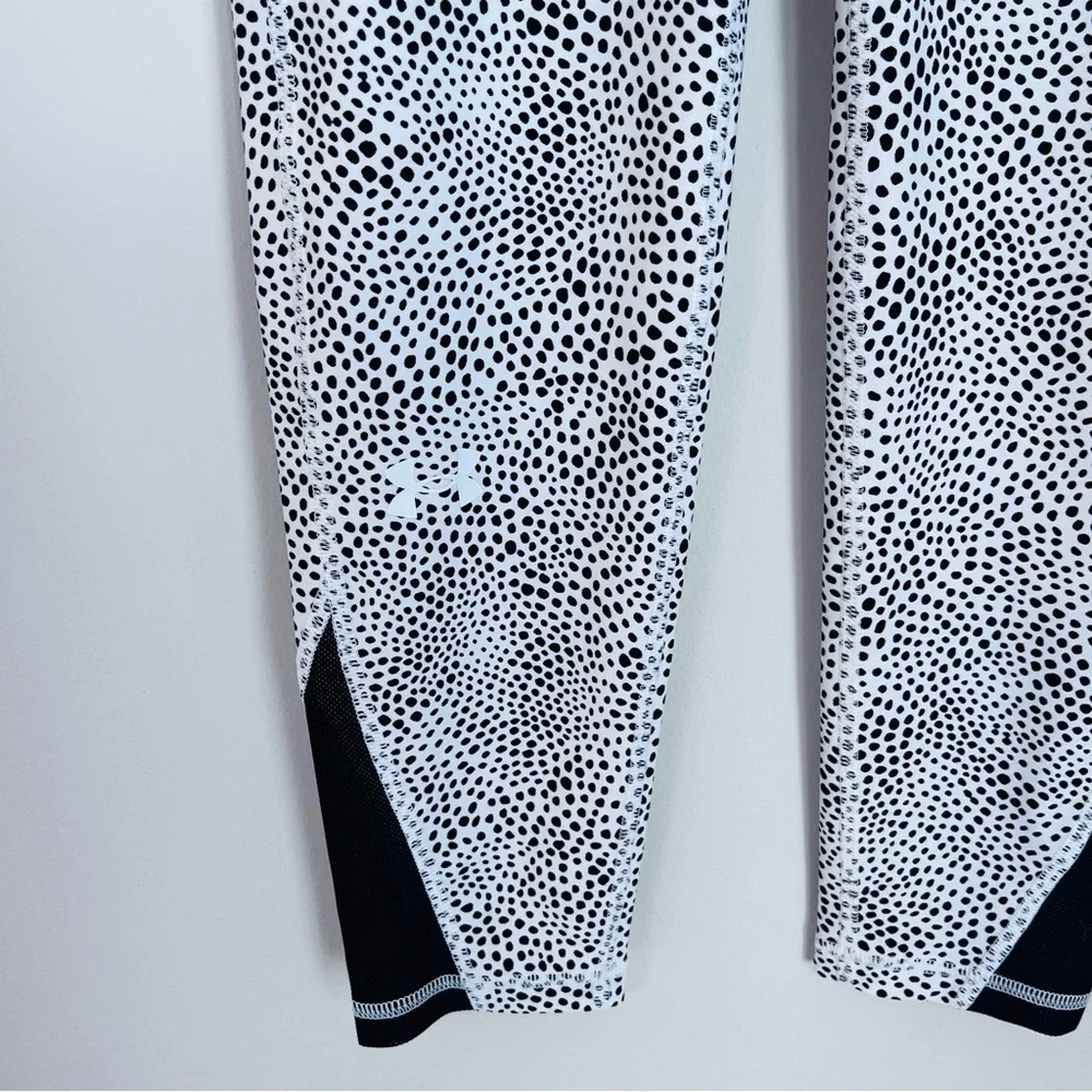Under Armour Black and White Leggings with Modern Style
